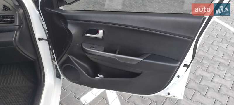 Седан Kia Rio 2012 в Хмельницькому