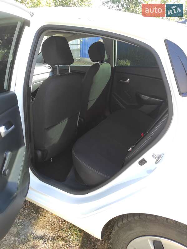 Седан Kia Rio 2013 в Нежине