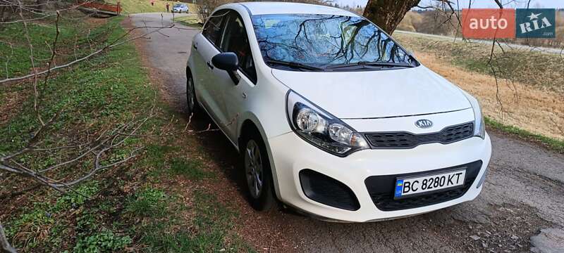 Хэтчбек Kia Rio 2012 в Дрогобыче