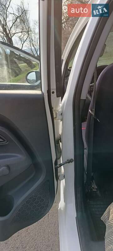 Хэтчбек Kia Rio 2012 в Дрогобыче