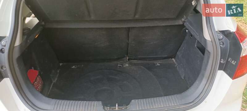 Хэтчбек Kia Rio 2012 в Дрогобыче