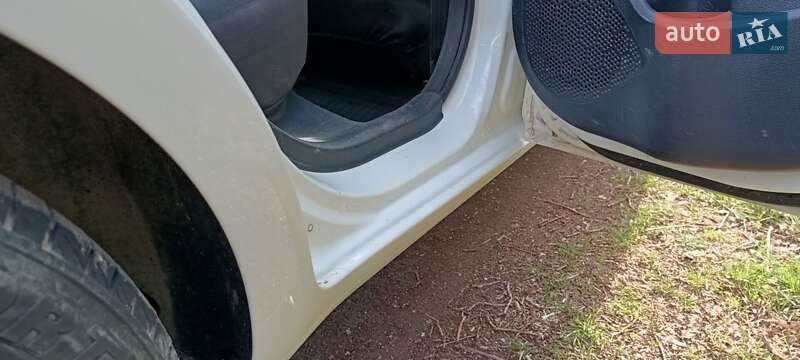 Хэтчбек Kia Rio 2012 в Дрогобыче