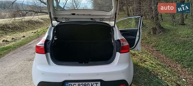Хэтчбек Kia Rio 2012 в Дрогобыче