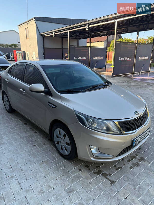 Седан Kia Rio 2013 в Первомайске