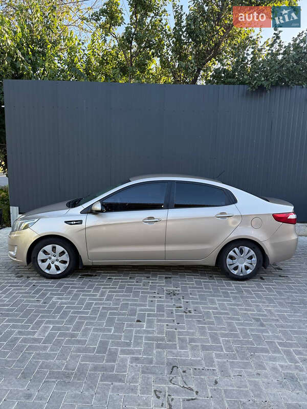 Седан Kia Rio 2013 в Первомайске