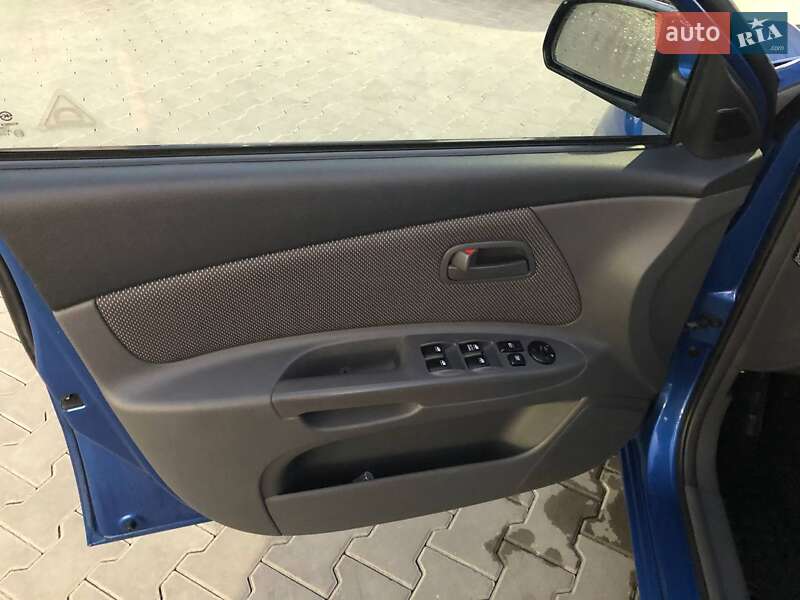 Хетчбек Kia Rio 2006 в Луцьку