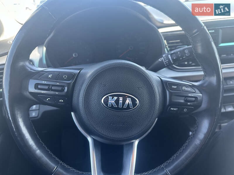 Хэтчбек Kia Rio 2017 в Киеве