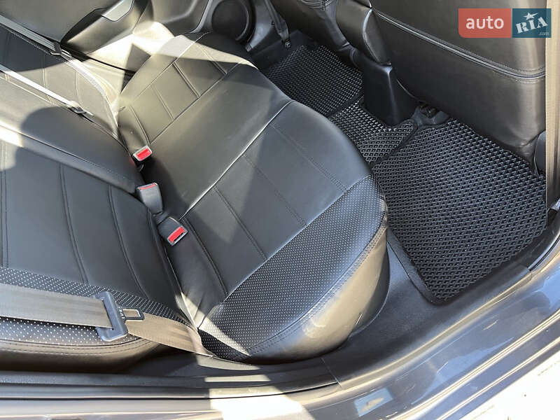 Седан Kia Rio 2013 в Житомире
