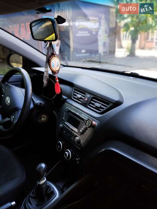 Седан Kia Rio 2012 в Измаиле