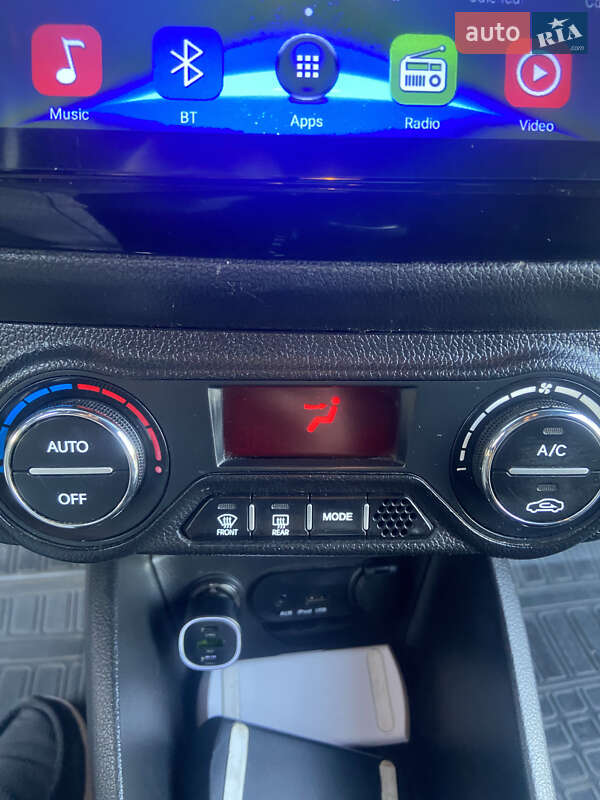 Седан Kia Rio 2013 в Киеве