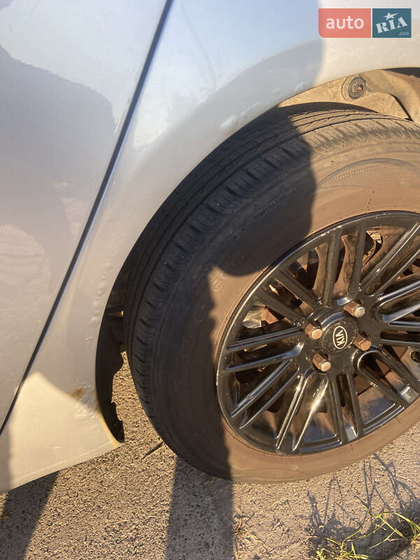 Седан Kia Rio 2013 в Киеве