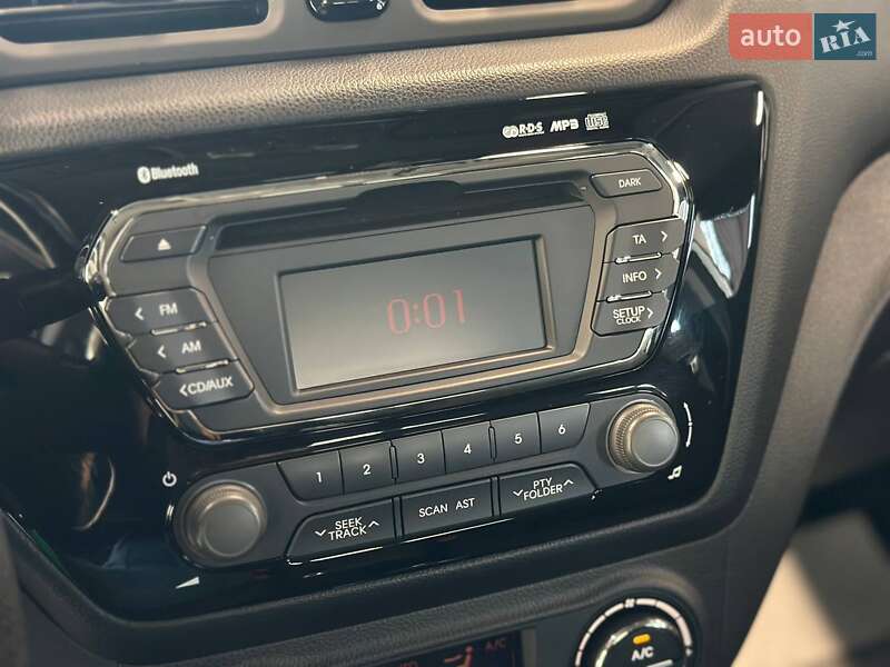 Седан Kia Rio 2012 в Львове