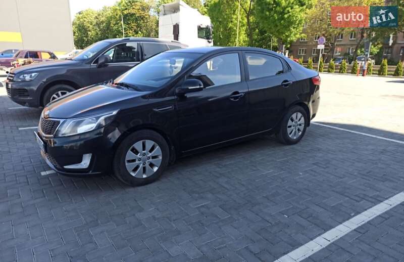 Седан Kia Rio 2014 в Ужгороде