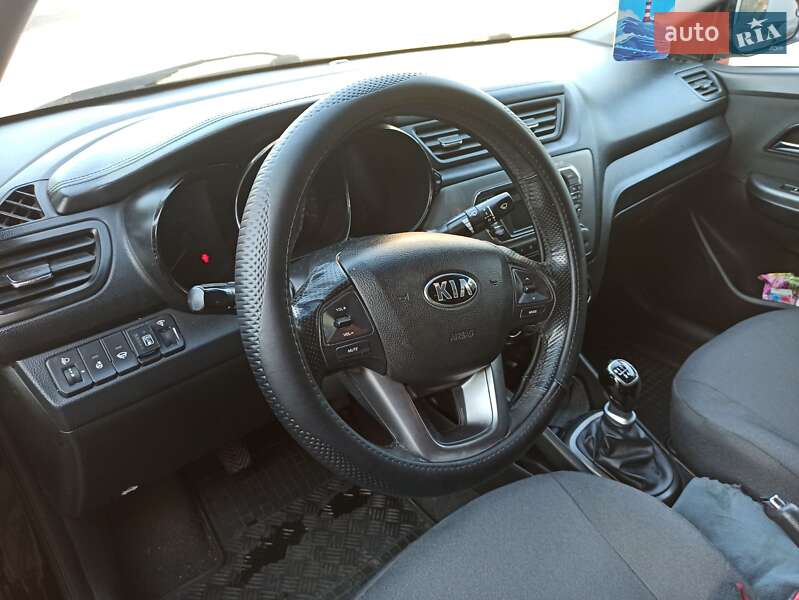 Седан Kia Rio 2014 в Ужгороде
