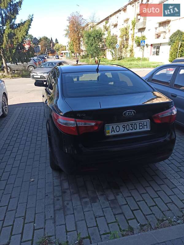 Седан Kia Rio 2014 в Ужгороде