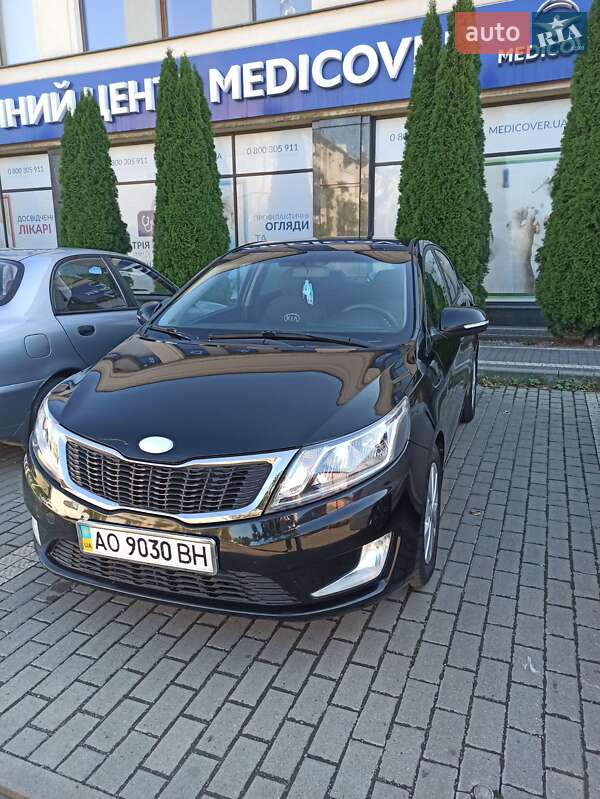 Седан Kia Rio 2014 в Ужгороде