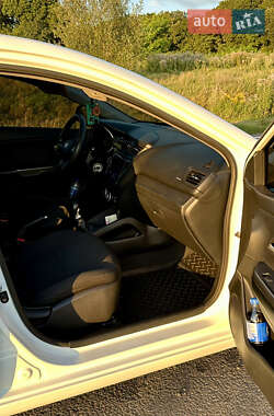 Седан Kia Rio 2012 в 