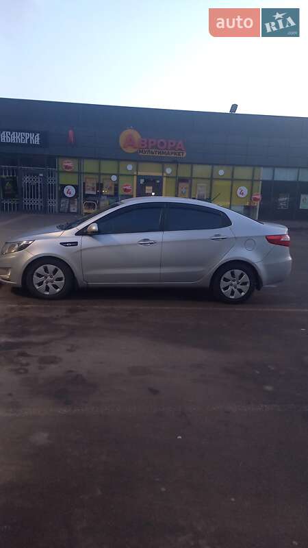 Седан Kia Rio 2012 в Кривому Розі