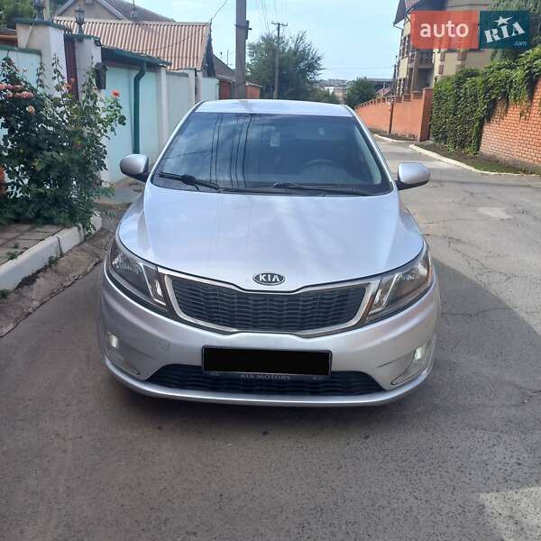 Седан Kia Rio 2012 в Кривому Розі