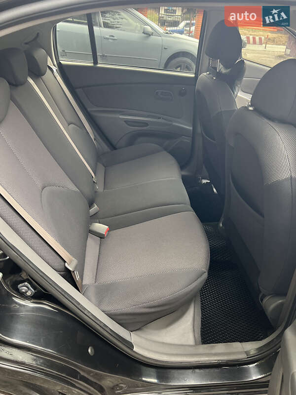 Хэтчбек Kia Rio 2007 в Киеве
