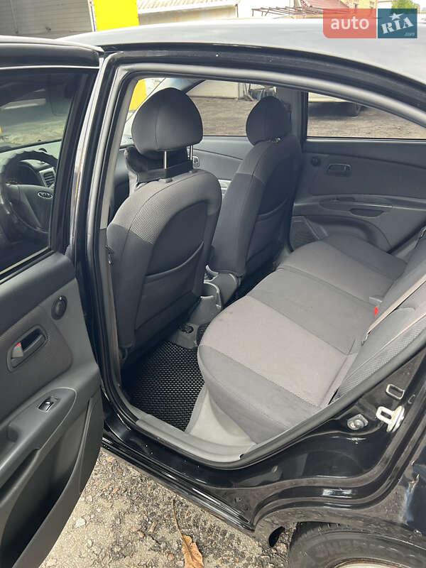 Хэтчбек Kia Rio 2007 в Киеве