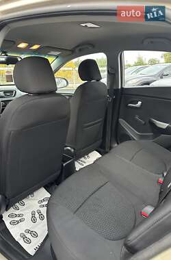Седан Kia Rio 2012 в 