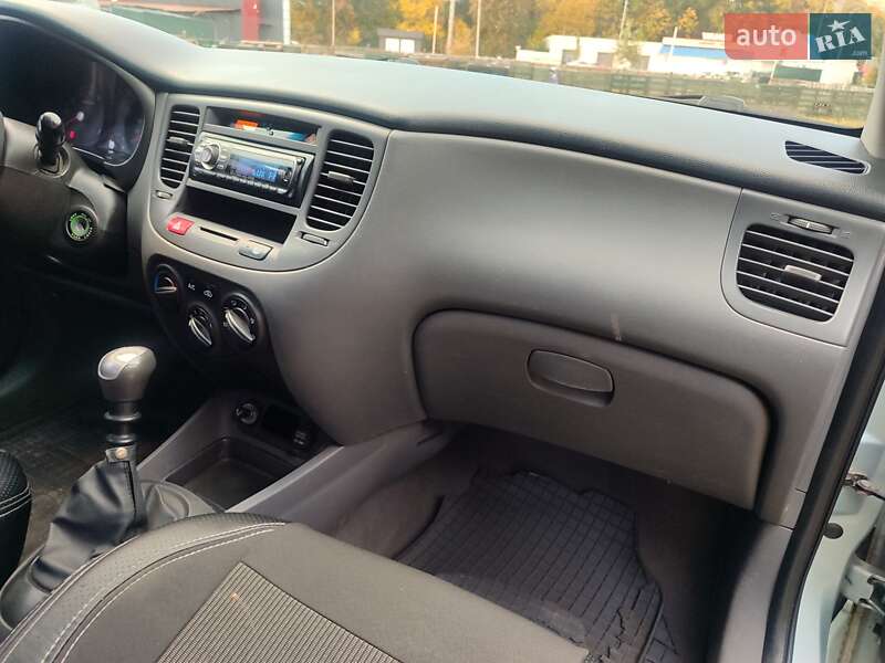 Седан Kia Rio 2007 в Полтаве