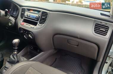 Седан Kia Rio 2007 в  фото 25 Седан Kia Rio 2007 в