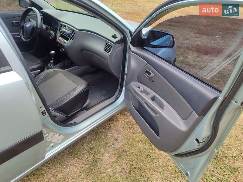 Седан Kia Rio 2007 в Полтаве