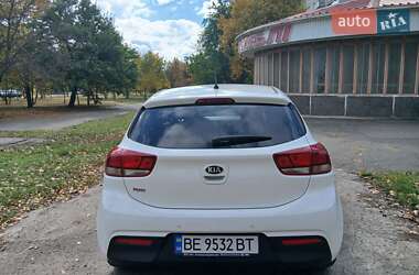 Хэтчбек Kia Rio 2017 в 