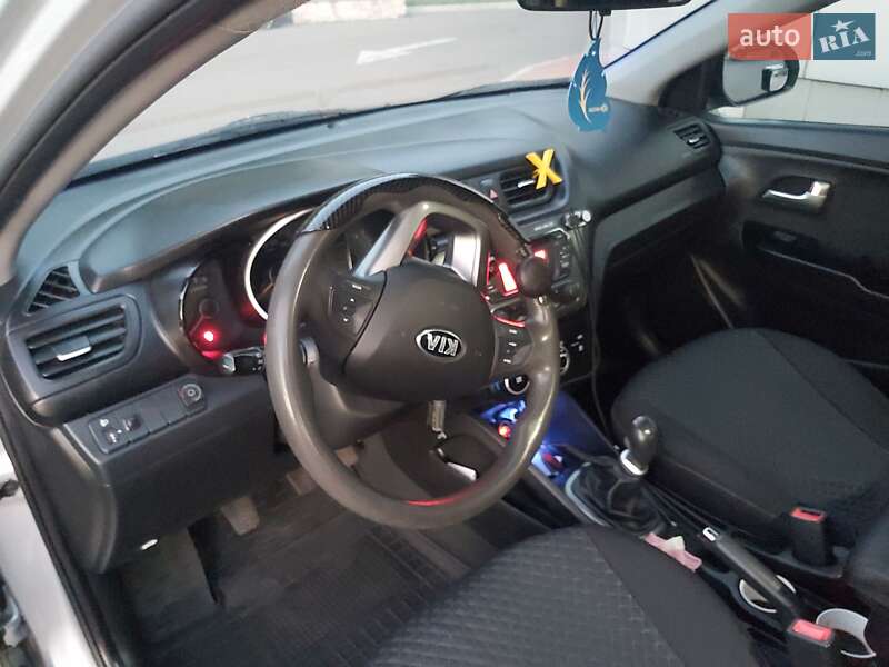 Седан Kia Rio 2013 в Киеве