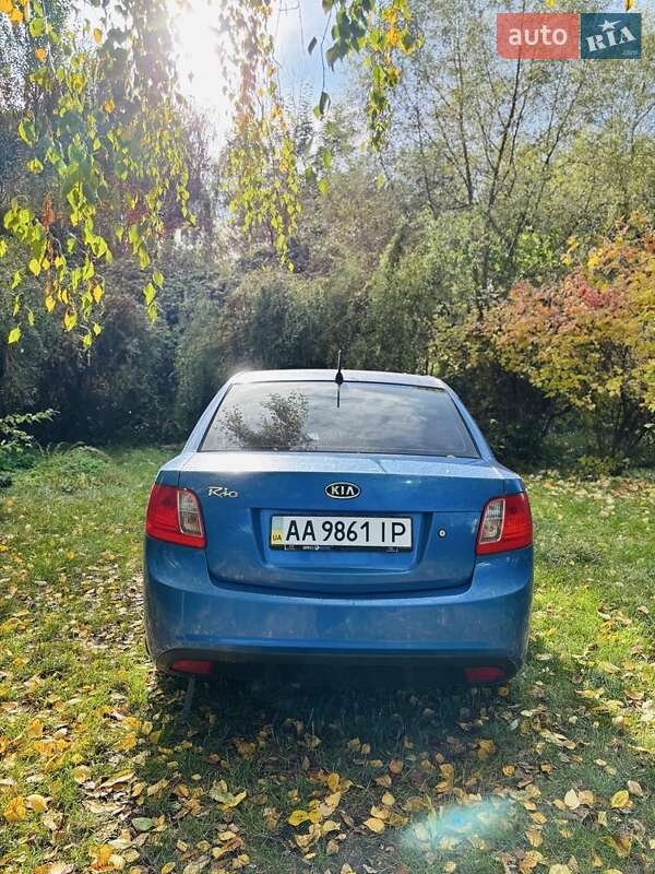 Седан Kia Rio 2010 в Василькові