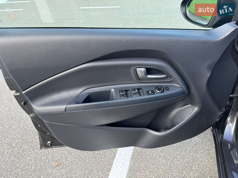 Седан Kia Rio 2016 в Києві