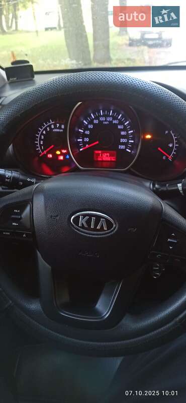 Седан Kia Rio 2011 в Кривом Роге