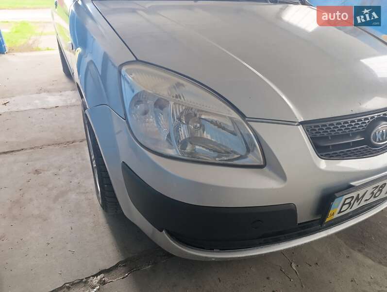 Хэтчбек Kia Rio 2008 в  фото Хэтчбек Kia Rio 2008 в