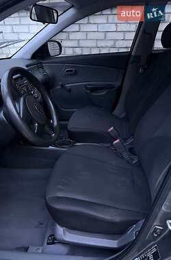 Седан Kia Rio 2010 в 