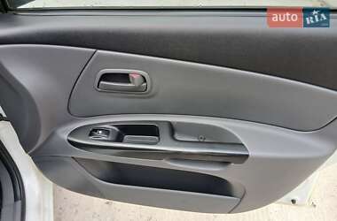 Хэтчбек Kia Rio 2010 в 