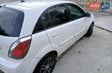 Хэтчбек Kia Rio 2010 в 