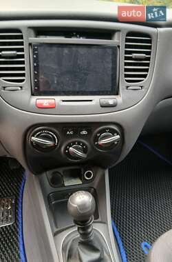 Хэтчбек Kia Rio 2010 в 