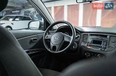 Хэтчбек Kia Rio 2011 в 