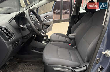 Седан Kia Rio 2017 в 