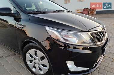 Хэтчбек Kia Rio 2012 в 