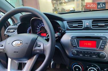 Хэтчбек Kia Rio 2012 в 