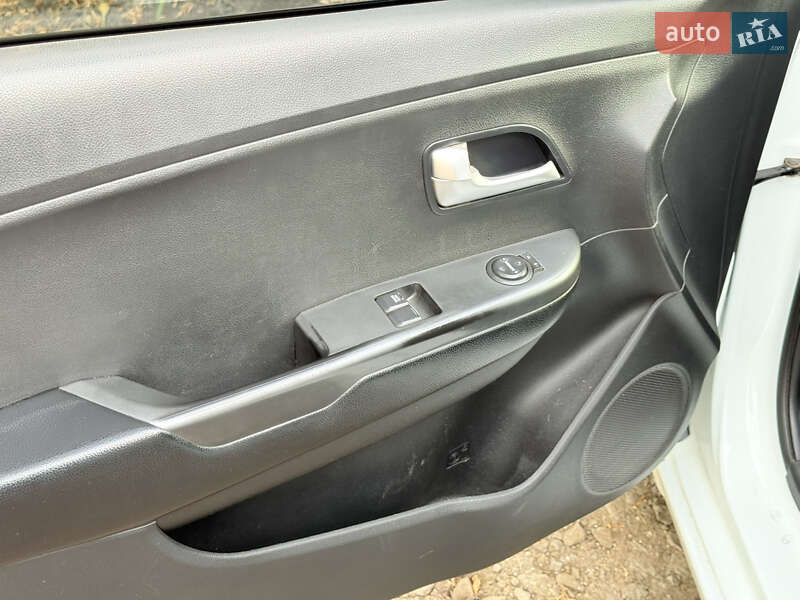 Седан Kia Rio 2013 в Харькове