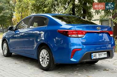 Седан Kia Rio 2018 в  фото 14 Седан Kia Rio 2018 в