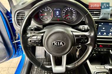 Седан Kia Rio 2018 в  фото 31 Седан Kia Rio 2018 в