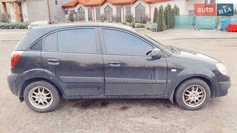 Хэтчбек Kia Rio 2006 в Вишневом