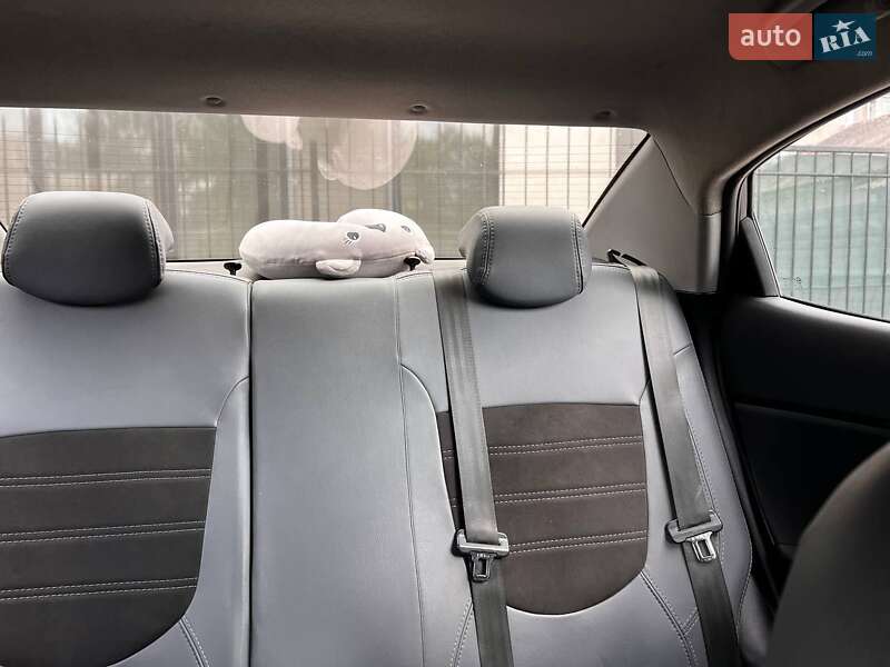 Седан Kia Rio 2012 в Черкассах