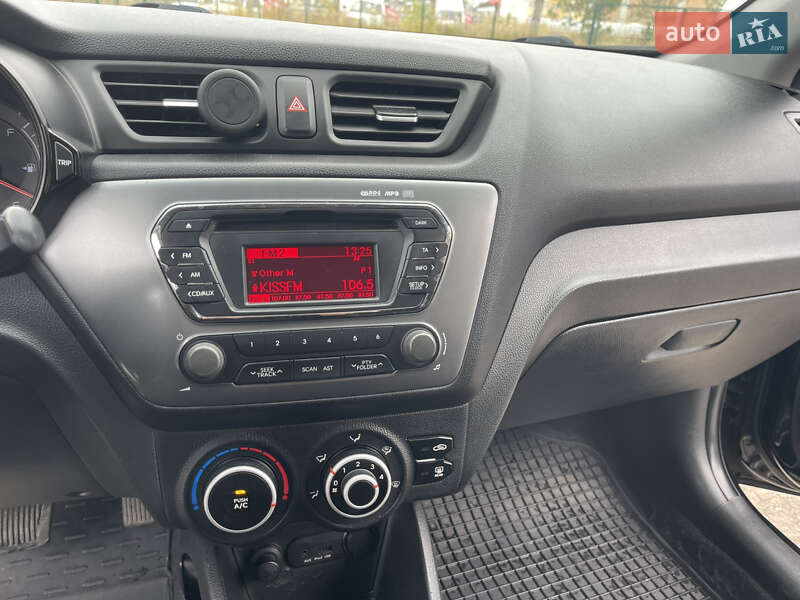 Седан Kia Rio 2013 в Киеве