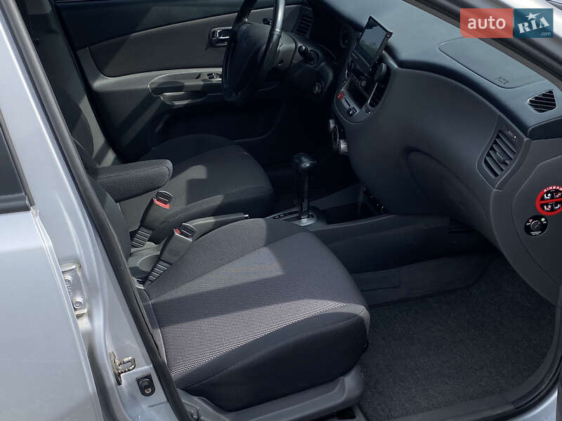 Хэтчбек Kia Rio 2006 в Самборе фото 51 Хэтчбек Kia Rio 2006 в Самборе